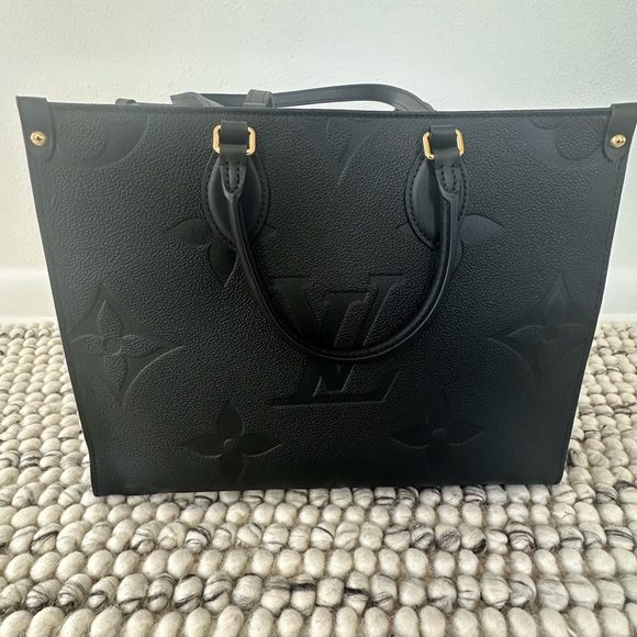 Louis Vuitton On The Go black monogram Empreinte
No Wear
Like new - Picture 3 of 14